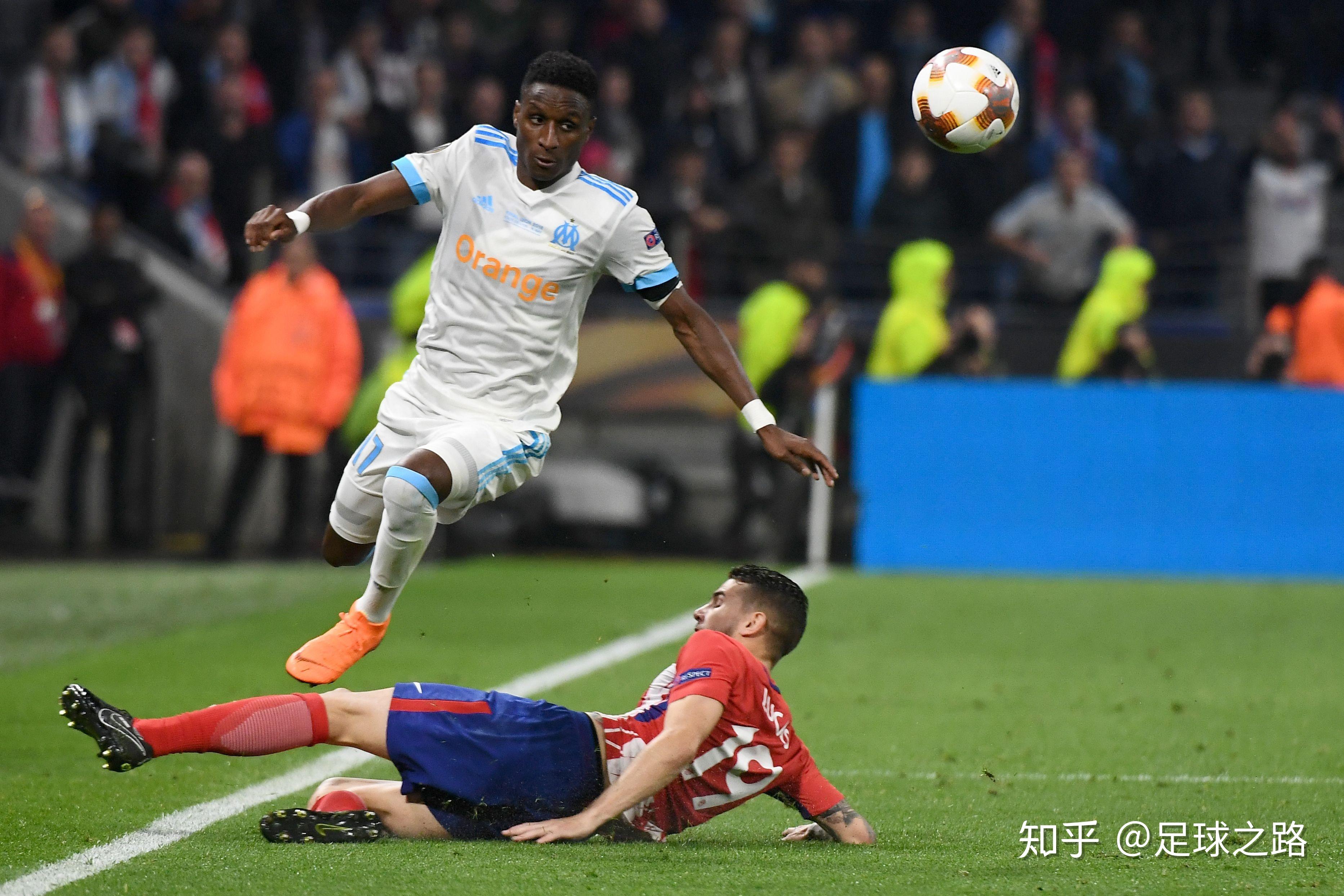 加时末段欧联传出新动向，山东泰山战术微调，管理层表态——媒体盛赞，轮换策略成焦点